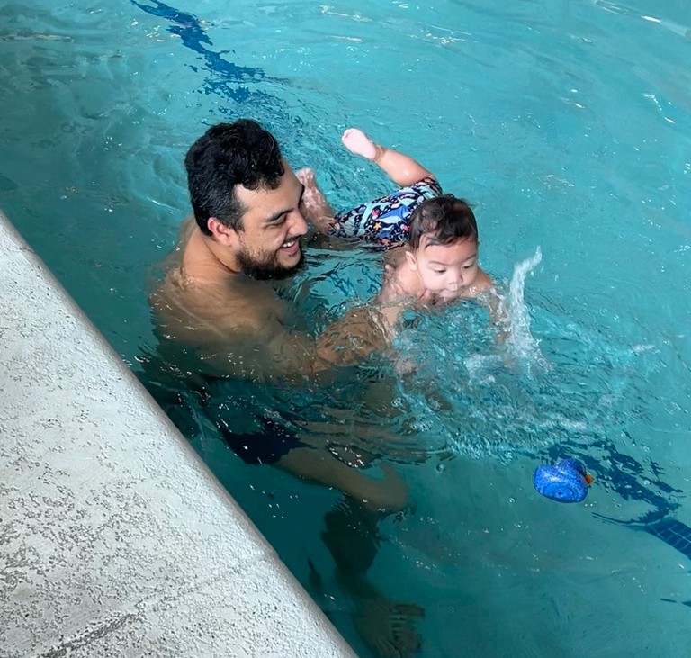 kid learning to swim at hudson valley swim